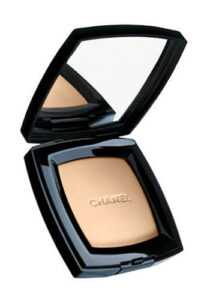 Chanel Kompaktní pudr pro přirozeně matný vzhled Poudre Universelle Compacte (Natural Finish Pressed Powder) 15 g 20 Clair